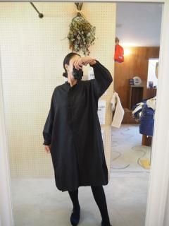 <img class='new_mark_img1' src='https://img.shop-pro.jp/img/new/icons12.gif' style='border:none;display:inline;margin:0px;padding:0px;width:auto;' />maison de soil  WOOL/COTTON/SILK PIN DOT PRINT FRILL COLLAR LONG SHIRT 