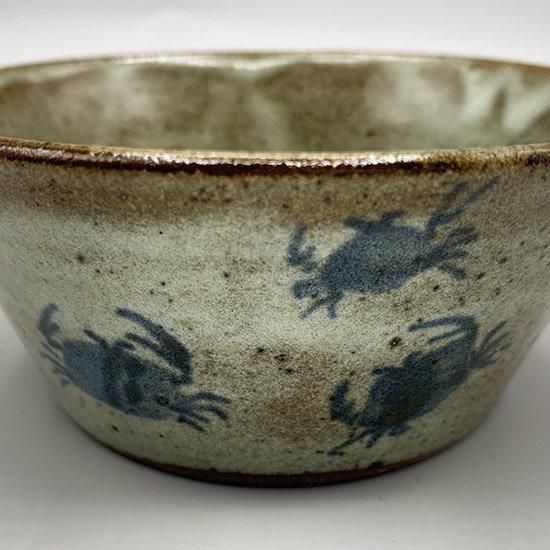 陶器　飾り皿　大鉢　作家物　花峰　「人皆直行我独横行」　蟹柄　直径約33.0cm 陶器 飾り皿 大鉢 作家物 花峰 「人皆直行我独横行」 蟹
