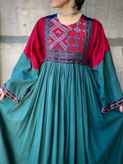 <img class='new_mark_img1' src='https://img.shop-pro.jp/img/new/icons14.gif' style='border:none;display:inline;margin:0px;padding:0px;width:auto;' />【1970s AFGHAN DRESS】