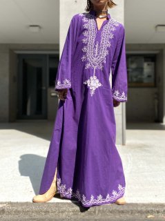 【1970s PURPLE EMBROIDERED DRESS】
