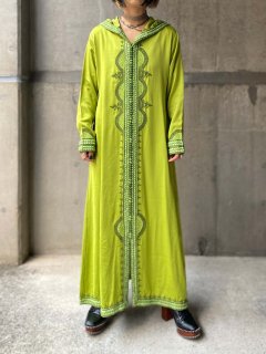 <img class='new_mark_img1' src='https://img.shop-pro.jp/img/new/icons14.gif' style='border:none;display:inline;margin:0px;padding:0px;width:auto;' />【1970s LIME GREEN EMBROIDERED KAFTAN DRESS】