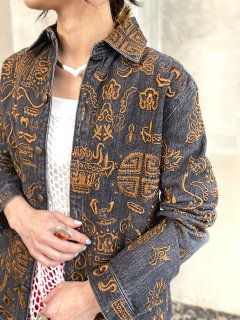 <img class='new_mark_img1' src='https://img.shop-pro.jp/img/new/icons14.gif' style='border:none;display:inline;margin:0px;padding:0px;width:auto;' />EMBROIDERED BLACK DENIM JACKET