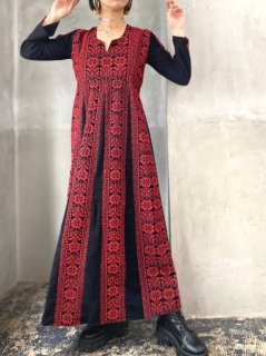 1970s EMBROIDERED MAXI DRESS