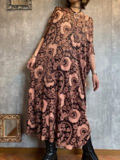 <img class='new_mark_img1' src='https://img.shop-pro.jp/img/new/icons14.gif' style='border:none;display:inline;margin:0px;padding:0px;width:auto;' />1970s FLORAL KAFTAN DRESS