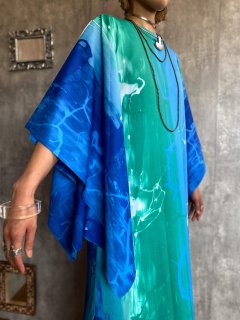<img class='new_mark_img1' src='https://img.shop-pro.jp/img/new/icons14.gif' style='border:none;display:inline;margin:0px;padding:0px;width:auto;' />1970s WATERCOLORED MAXI DRESS