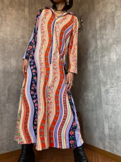 <img class='new_mark_img1' src='https://img.shop-pro.jp/img/new/icons14.gif' style='border:none;display:inline;margin:0px;padding:0px;width:auto;' />1970s WAVE STRIPE MAXI DRESS