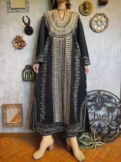 <img class='new_mark_img1' src='https://img.shop-pro.jp/img/new/icons14.gif' style='border:none;display:inline;margin:0px;padding:0px;width:auto;' />12/4()22:00䳫ϡ1970s EMBROIDERED BLACK DRESS