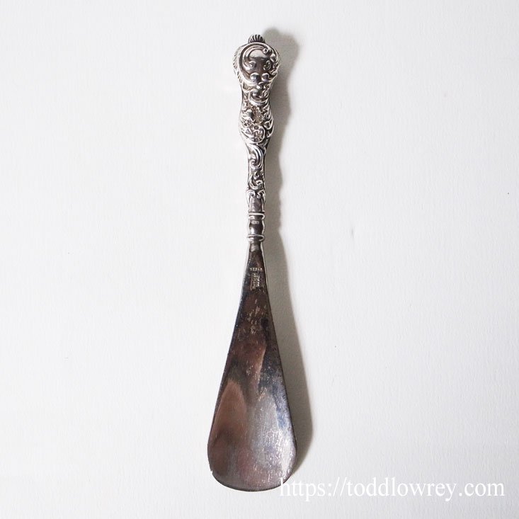 ロココの装飾をもつ銀のシューホーン / Antique Silver Handle Shoe
