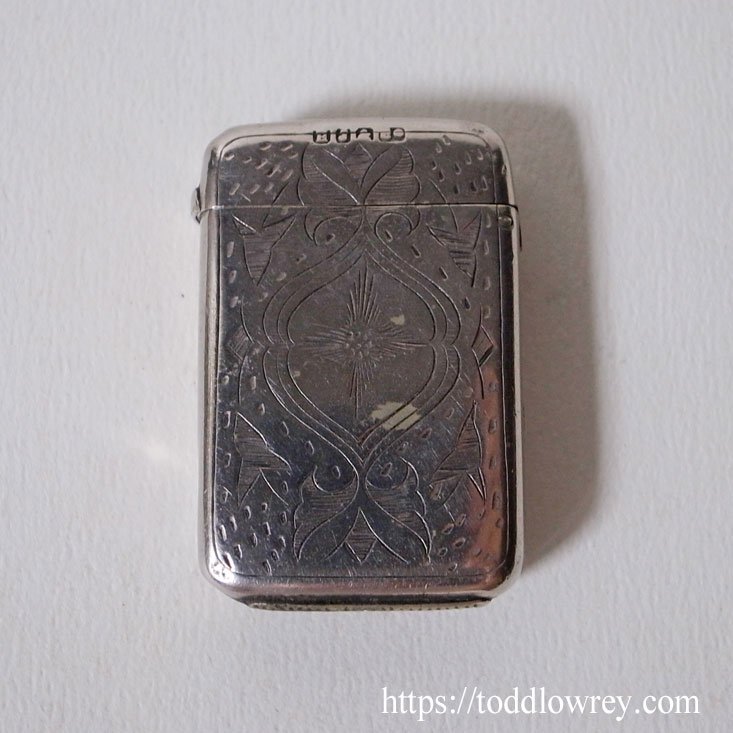 まろやかな銀色の躯体を愛でる / Antique Victorian Silver Plated Vesta Case - Todd Lowrey  Antiques