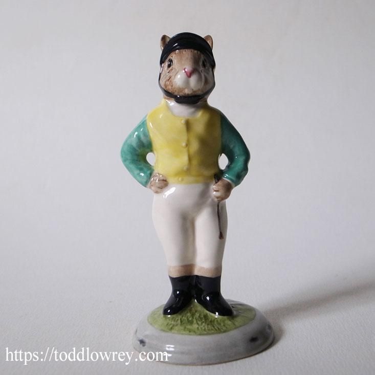 凛々しい立ち姿のウサギ騎手 / Vintage Royal Dolton Jockey Bunnykins