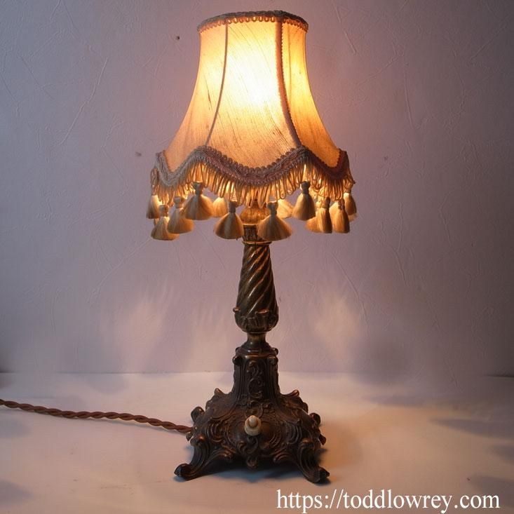 可憐で優雅なロココの灯 / Antique Rococo Style Bronze Table 可憐で優雅なロココの灯 / Antique Rococo Style Bronze Table