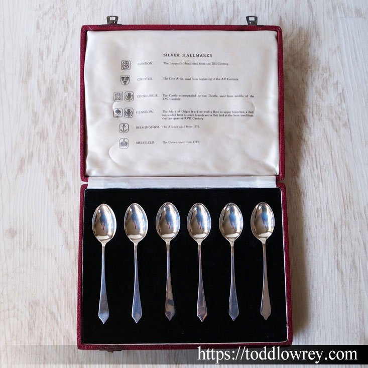 美しいスプーンが体現する英国銀器の記念碑 / Vintage Silver Spoon Set Hallmarks Six Different  Assay Marks - Todd Lowrey Antiques