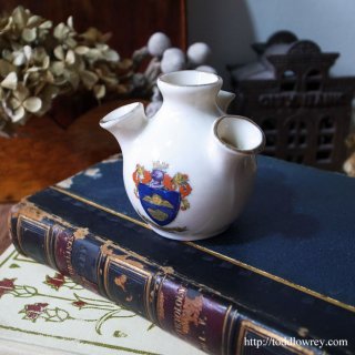 ケルビムが護るサマセットの歴史ある街/Victorian Crested China Vase 