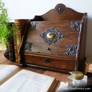 四芒星を掲げたオークの小家具/Antique Oak Letter Box with a Four-rayed Star