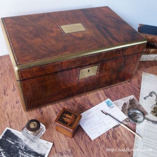 ̯ʤܤ120ǯθűޤ줿̩ξ/ Antique Victorian Walnut Writing Slope with Secret Drawers