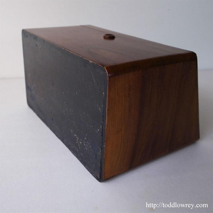 勝利と平和を閉じ込める艶やかな小箱/ Antique Olive Wood