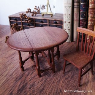 ミニマムな可動家具の美しさ / Vintage Miniature Gateleg Table