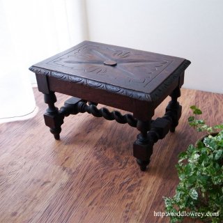 ヴィクトリアンの手仕事を小家具で愉しむ / Antique Victorian Caved Oak Stool