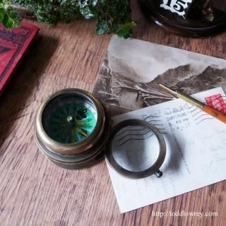 Vintage Brass Conpas with Magnifying Glass