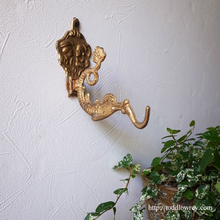 海に棲む幸運と愛の象徴 Vintage Brass Dolphin Coat Hook Todd Lowrey Antiques