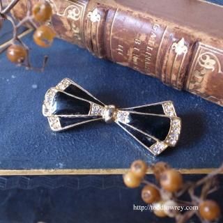 ΤǤϤʤֵɽ / Vintage Enamel Bow Tie Brooch