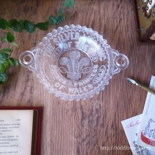 ˱ɤΥȥꥢ塦ѹҤη뺧25ǯˤ /Antique Victorian Pressed Glass Coronation Plate 