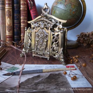 Ūͼ˺̤줿ݽ / Antique Grotesque Style Brass Letter Rack