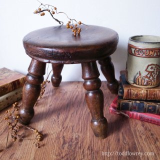 ちいさな贅沢を体現する小家具 / Antique Woden Small Stool