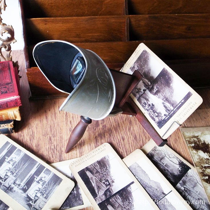 100年前のエンターテインメント /Antique Stereoscope by UNDERWOOD