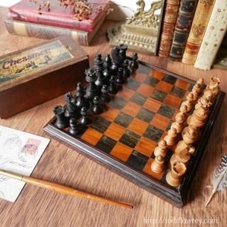 ͤ˹ͤͤ˿ /  Antique Chessmen & Draughts Board