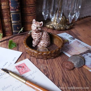 Vintage China Cat in the Bascket by Wade