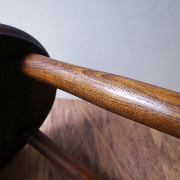 さりげない存在感を愛でる / Antique Woden Small Stool Stand