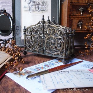 巡り連なる美の歴史 / Antique Victorian Letter Rack