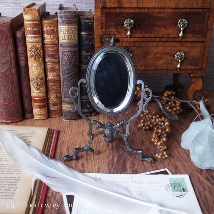 月光の雫を溜めた鵲の鏡 / Antique Bronze Stand Mirror with Magpie