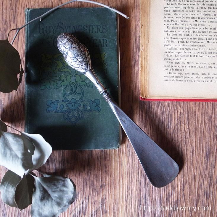 智天使ケルビムの銀のシューホーン Antique Silver Handle Shoe Horn With Cherubim 1904 Todd Lowrey Antiques 智天使ケルビムの銀のシューホーン Antique Silver Handle Shoe Horn With Cherubim 1904 Todd Lowrey Antiques