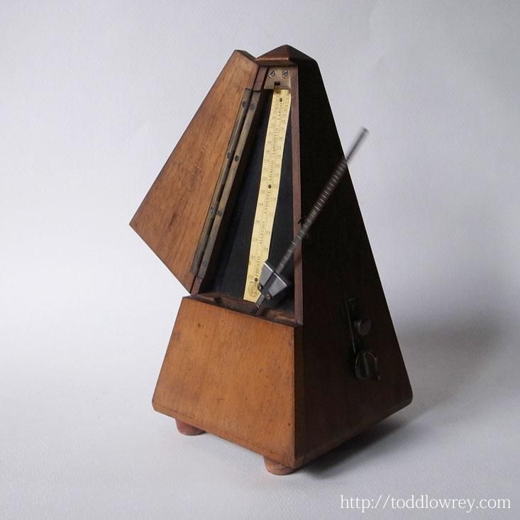 音の有る暮らし　メトロノーム　レトロ芸術　アンティーク5合木升の作家オブジェ レトロ•アンティーク•メトロノーム - メルカリ