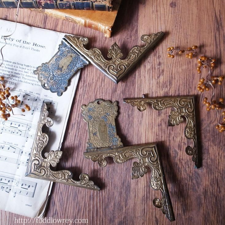 書を飾り書を護る / Antique Brass Book Courner Mount - Todd 書を飾り書を護る / Antique Brass Book Courner Mount - Todd
