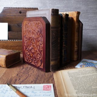 シックに華やかに本を支える / Vintage Book Ends　with Leather Caving 