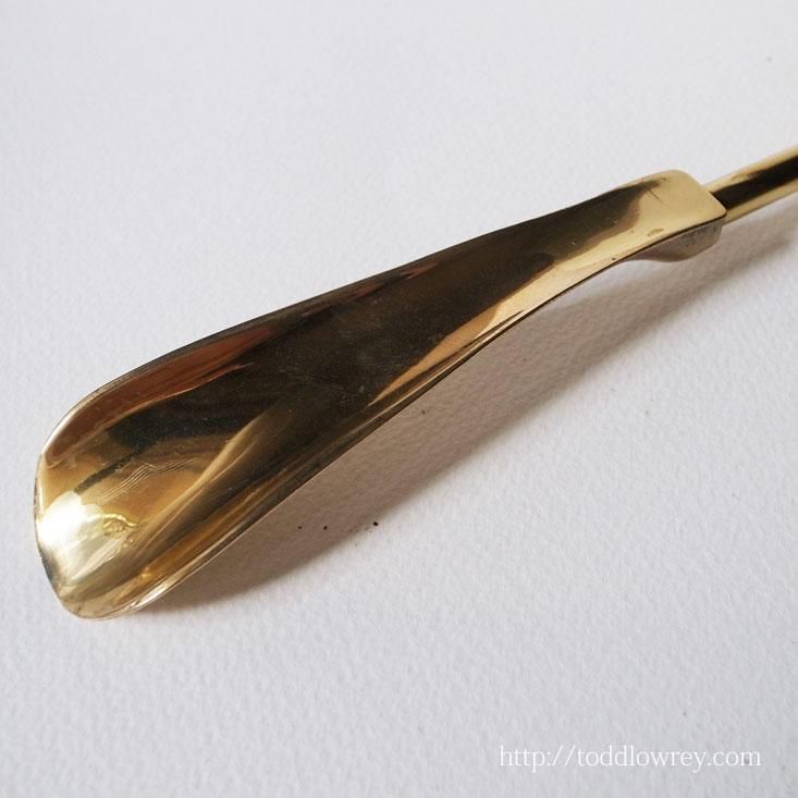 金色の牡鹿が佇むシューホーン / Vintage Brass Shoe Horn with