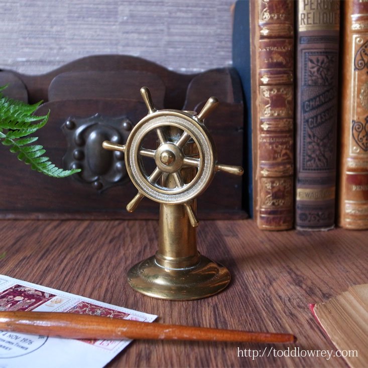舵輪を廻して何処を目指そう / Vintage Brass Compass with Ship's Wheel - Todd Lowrey  Antiques
