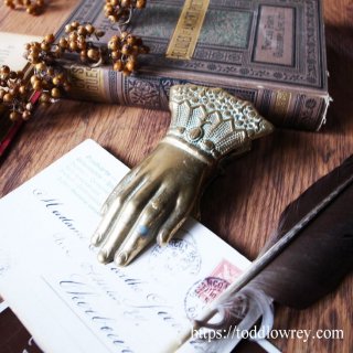 å³⿧μ / Antique Victorian Hand Clip