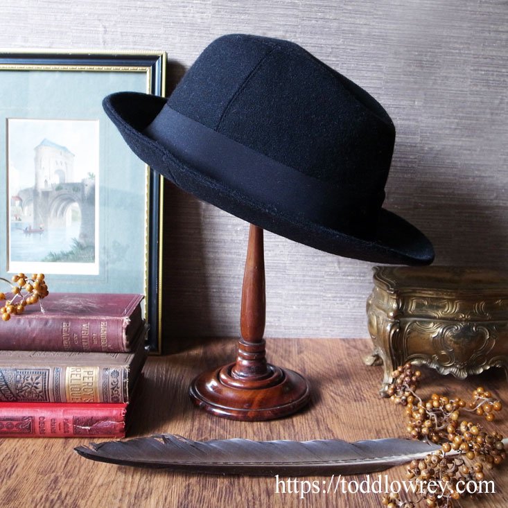 エドワーディアンの風を感じる端正なスタンド / Antique Edwardian Hat