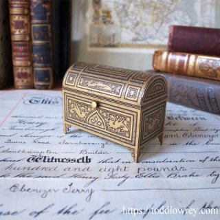  金のドラゴンが嵌め込まれた古都の宝箱 / Antique Damasquinado Trinkit Box