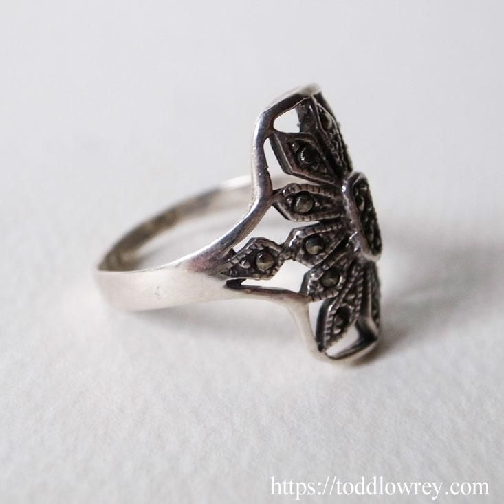 控えめな煌めきは英知の証 / Vintage Marcasite Silver Ring
