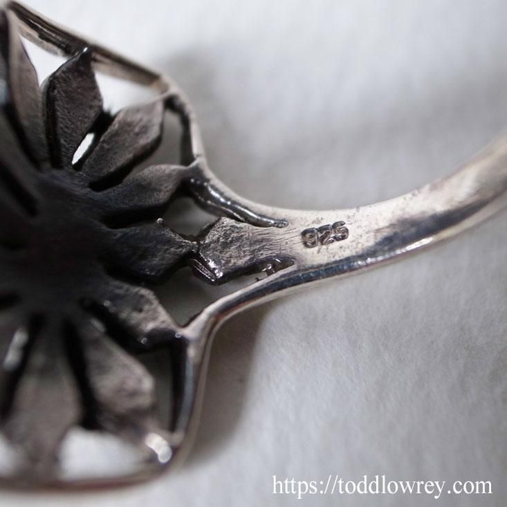 控えめな煌めきは英知の証 / Vintage Marcasite Silver Ring