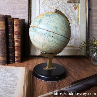 歴史の残り香を纏う球体 / Antique CHAD VALLEY World Globe