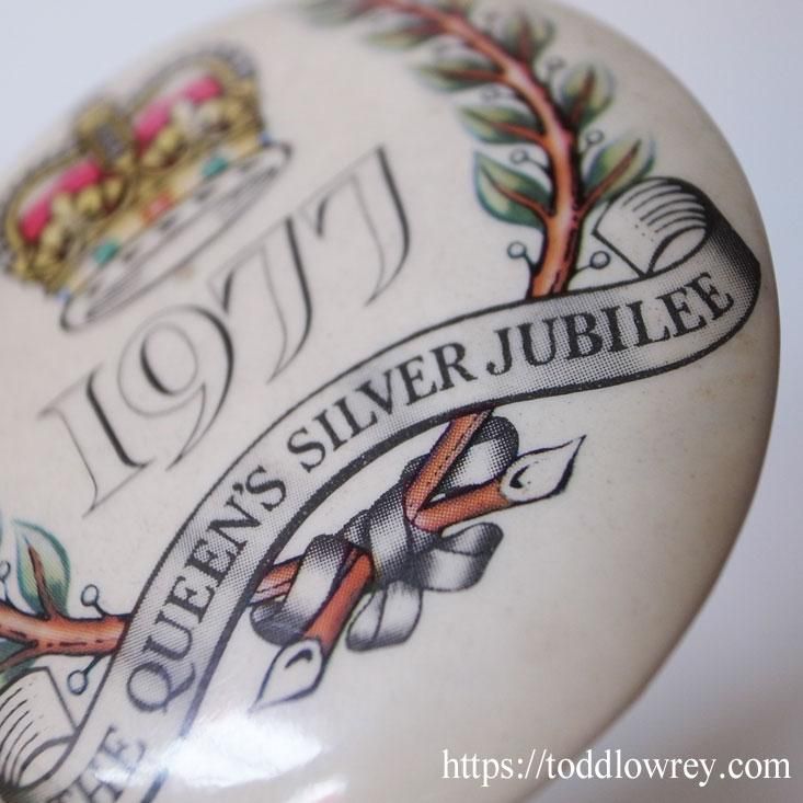 エリザベス女王即位25周年を祝う / Vintage Badge The Queen's