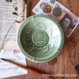 ״25ǯˤ7ưʪã / Vintage Queen Elizabeth II Silver Jubilee Embossed Dish by WADE -1977 Celadon 