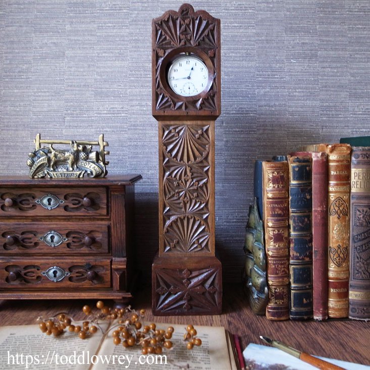 小さなのっぽの古時計 / Antique Carved Mahogany Grandfather Clock