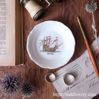16世紀の帆船を愛でる小皿 / Vintage Royal Grafton Pin Dish 